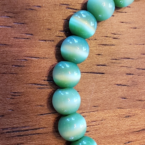 Green Bead Stretchy bracelet - Picture 2 of 3